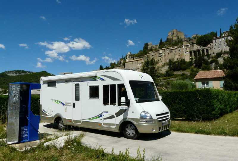 Aire de stationnement de camping-cars Montbrun les Bains à Montbrun-les-Bains - 1